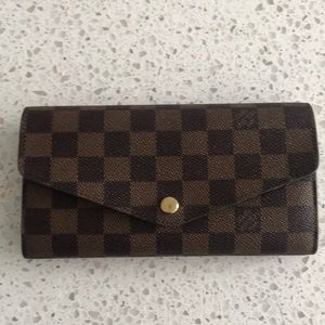 Louis Vuitton Sarah Damier Wallet